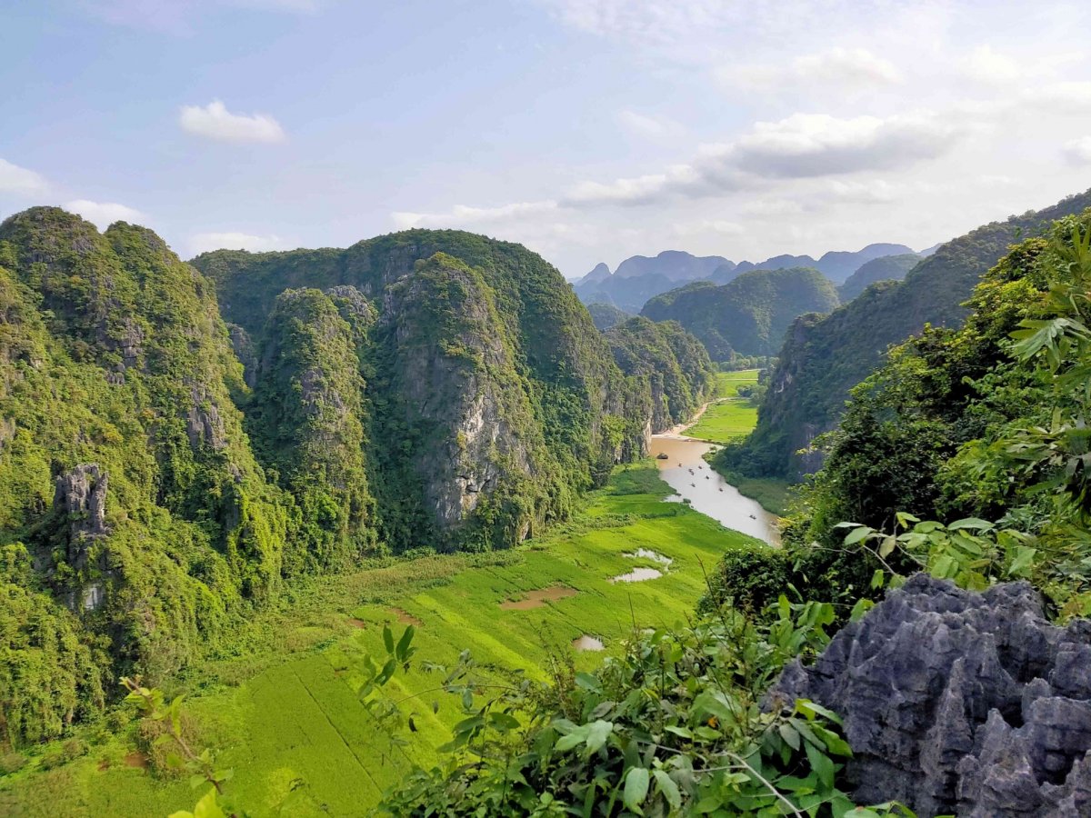 ハノイ発／ニンビン：チャンアン・タムコック、ムア洞窟、ホアルー1日ツアー（ボート＆サイクリング）